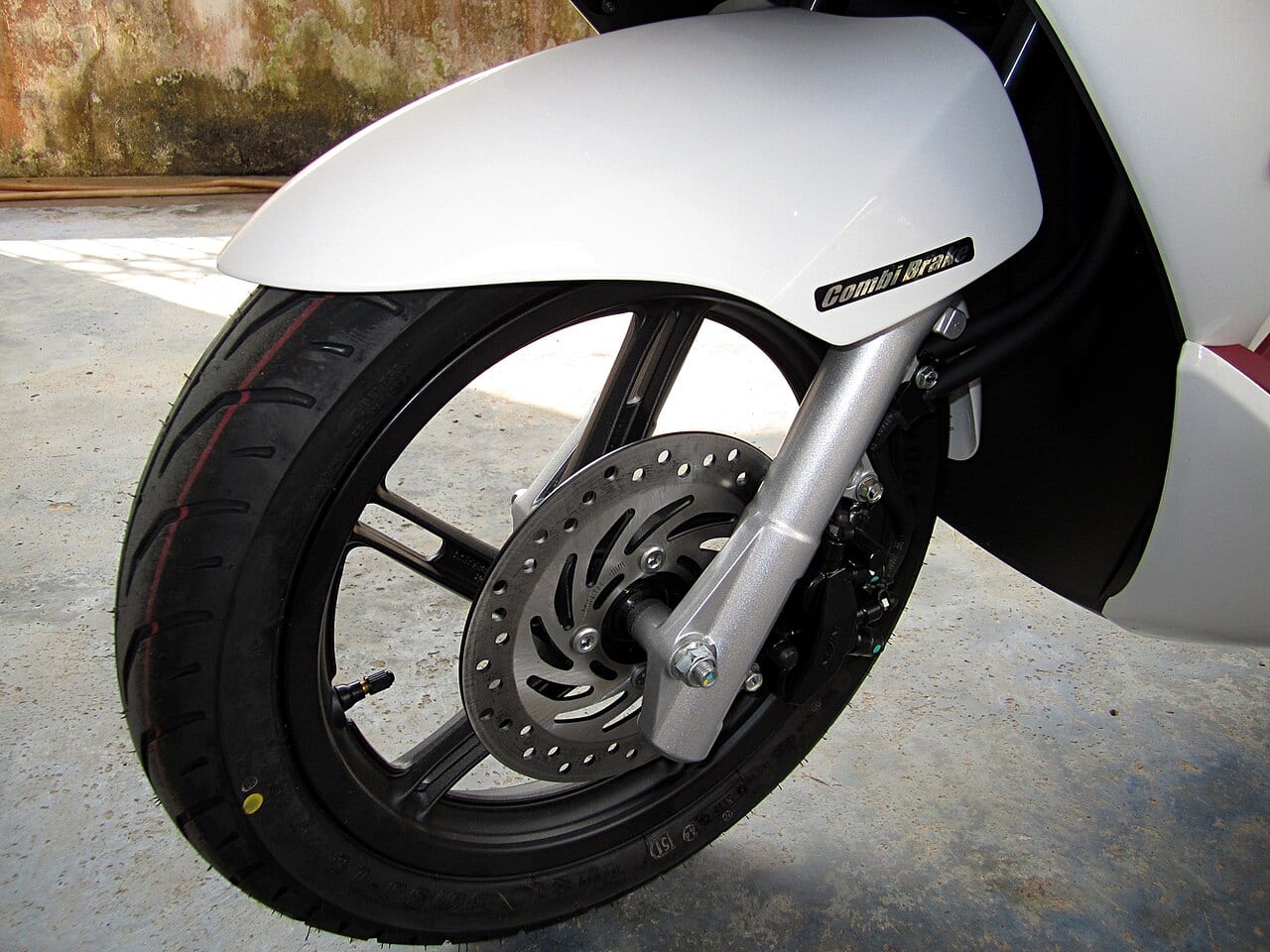 Honda PCX 125, framifrån